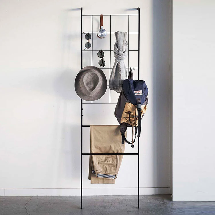 Handduksställ i metall för badrum